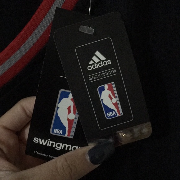 Toronto Raptors - Kyle Lowry Jersey - Picture 3 of 3